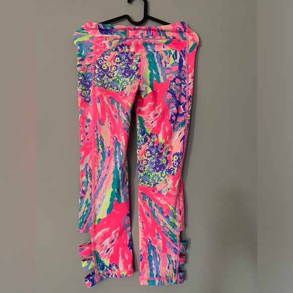 Lilly Pulitzer XS Bright Pink and other fun Colored Capri Leggings. - Picture 7 of 7